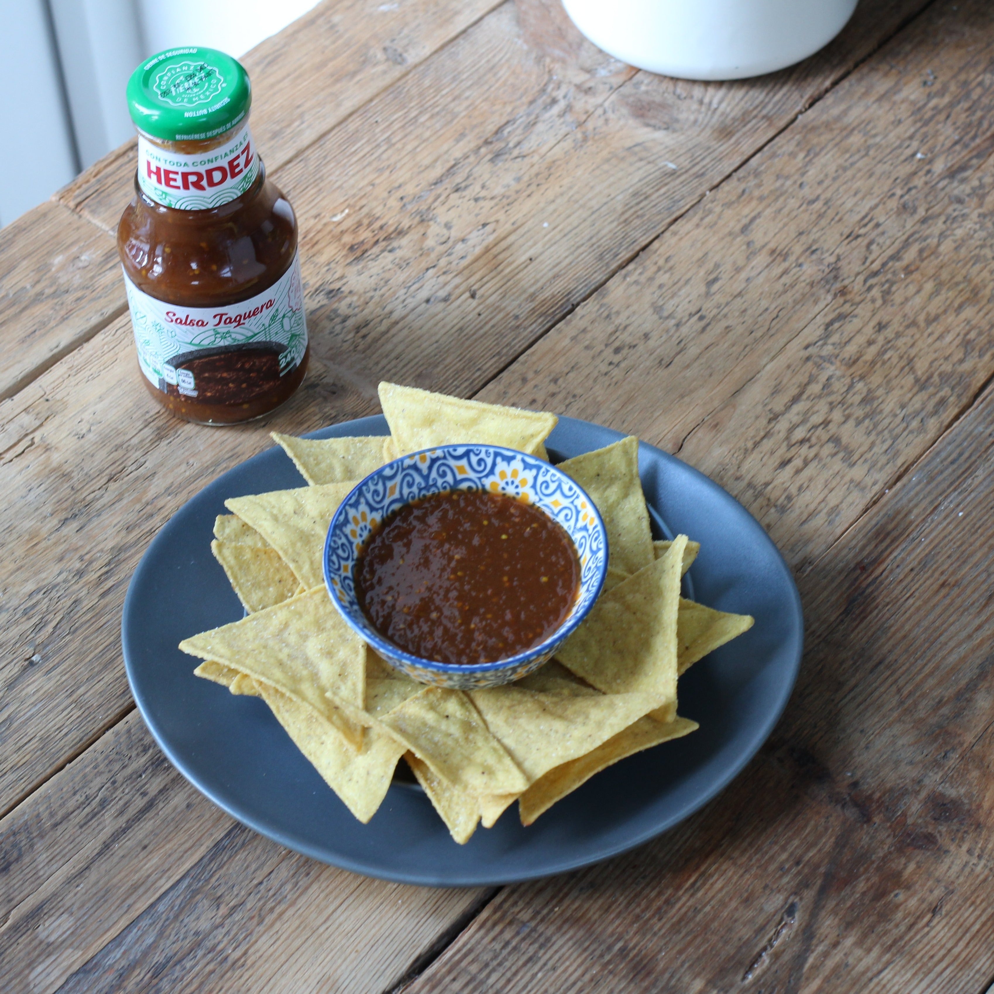 Salsa Taquera with Tortilla Chips